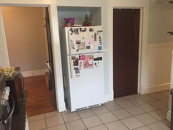 4th image of 27 Sycamore St Floor 1