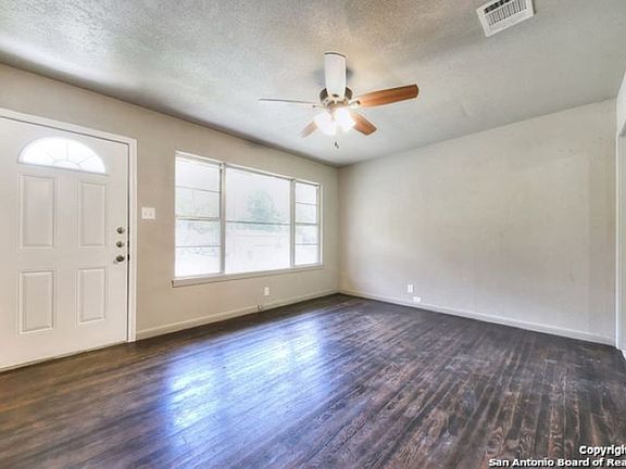4th image of 239 Chesswood Dr