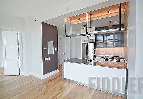 5th image of 4441 Purves St APT 901