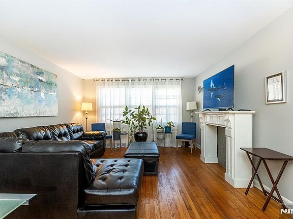 4th image of 24 Hutton Ave APT 35