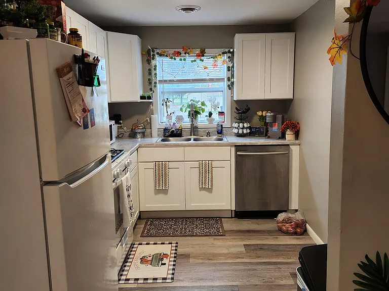 211 Tompkins St — Photo 3