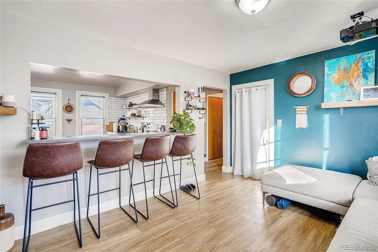 2 bed, 993 sqft, $1,945 — Photo 1