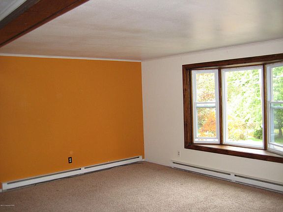 3rd image of 160 Crescent Way