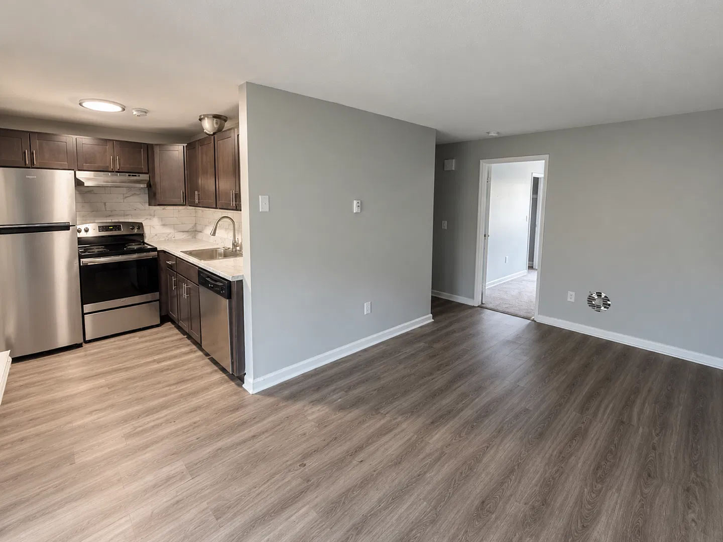 Courtview Square Apartments — Photo 3