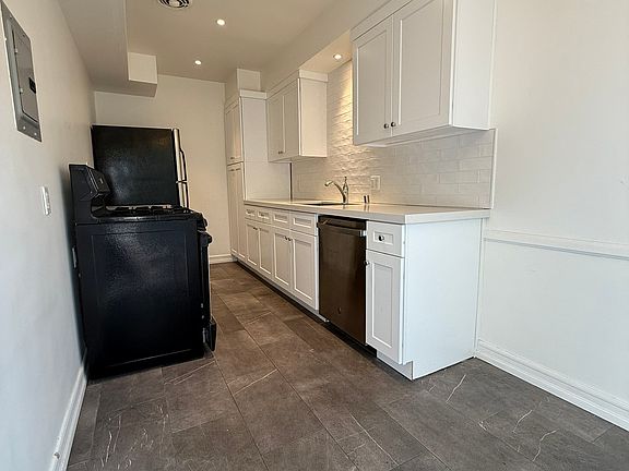 3rd image of 7323 Willoughby Ave