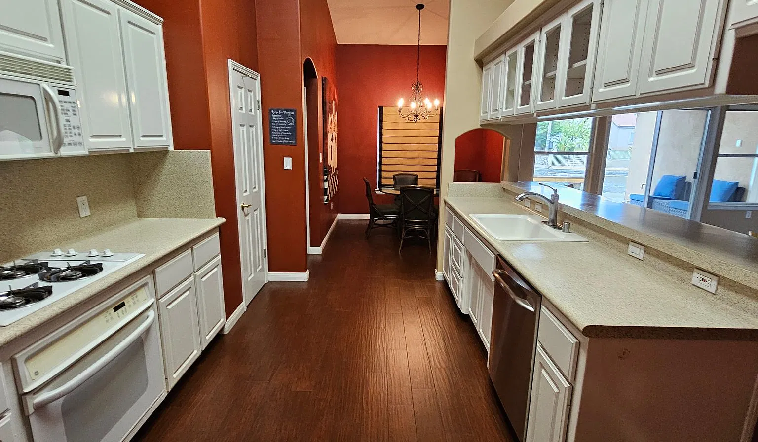 Gorgeous Lake House Property! - Riverlakes Community — Photo 3