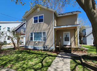 111 S Maple St, Oconomowoc, WI 53066