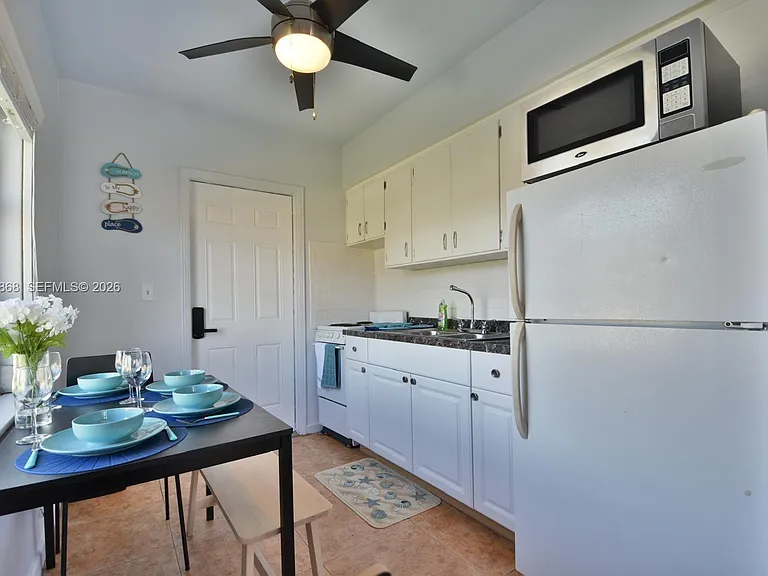 250 SE Park St #1 — Photo 5