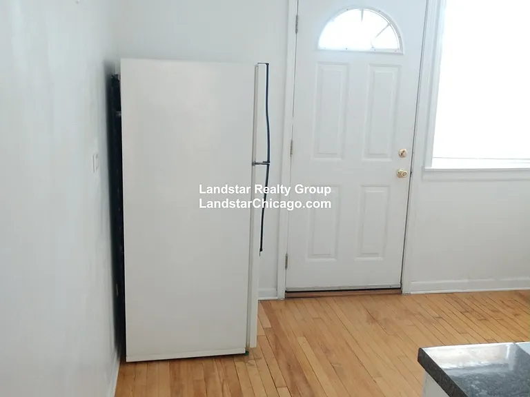 4045.5 N Mozart Ave #1E — Photo 17