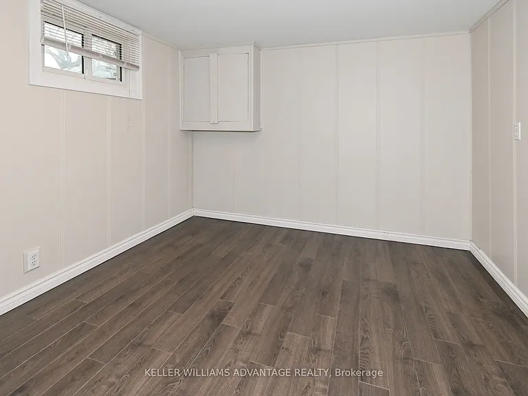 936 Somerville St — Photo 17