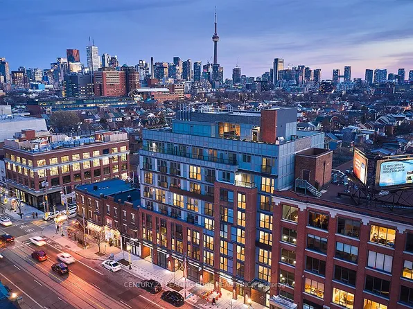 555 College St, Toronto, ON