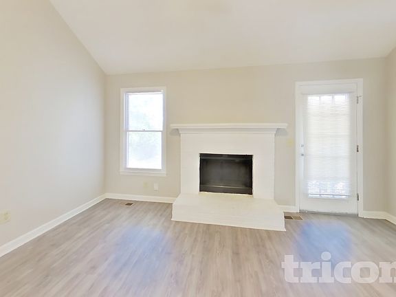 2nd image of 529 Ferncliffe Rd