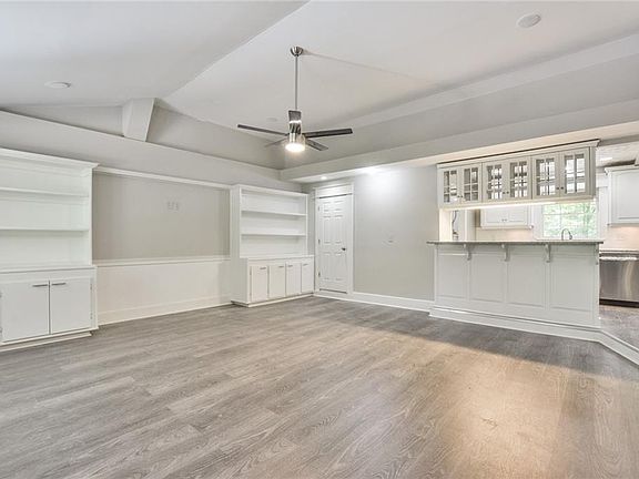 3rd image of 3851 Chattahoochee Dr