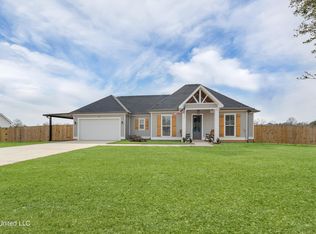 12 N Caesar Oaks Dr, Carriere, MS 39426