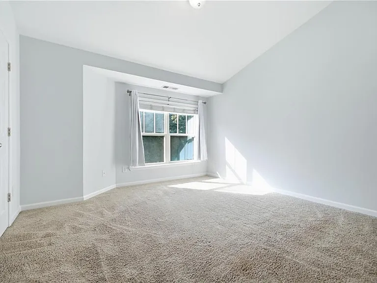 865 Commonwealth Ave SE — Photo 18