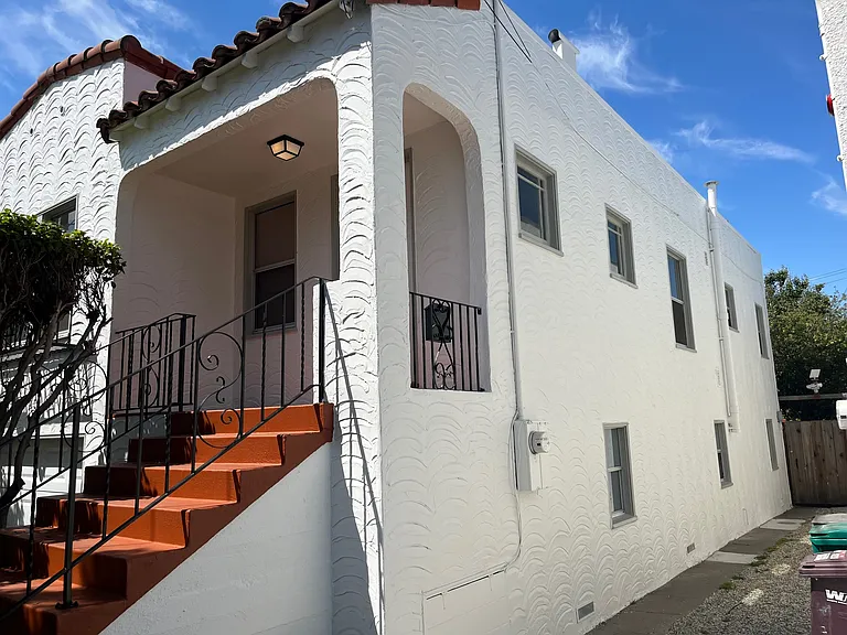 966 Talbot Ave — Photo 4