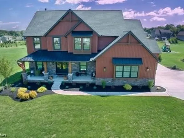 338 Leighfield Ln NE, Hartville, OH 44632