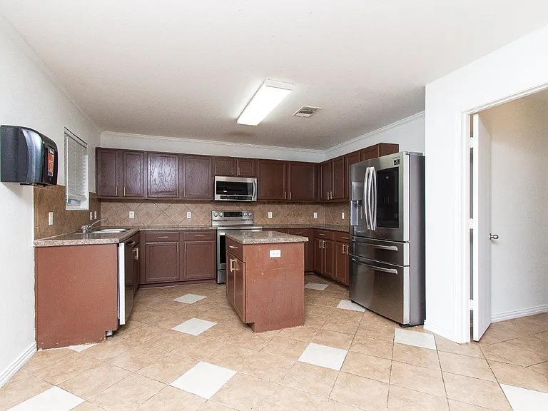 9007 Sandyford Ct — Photo 5