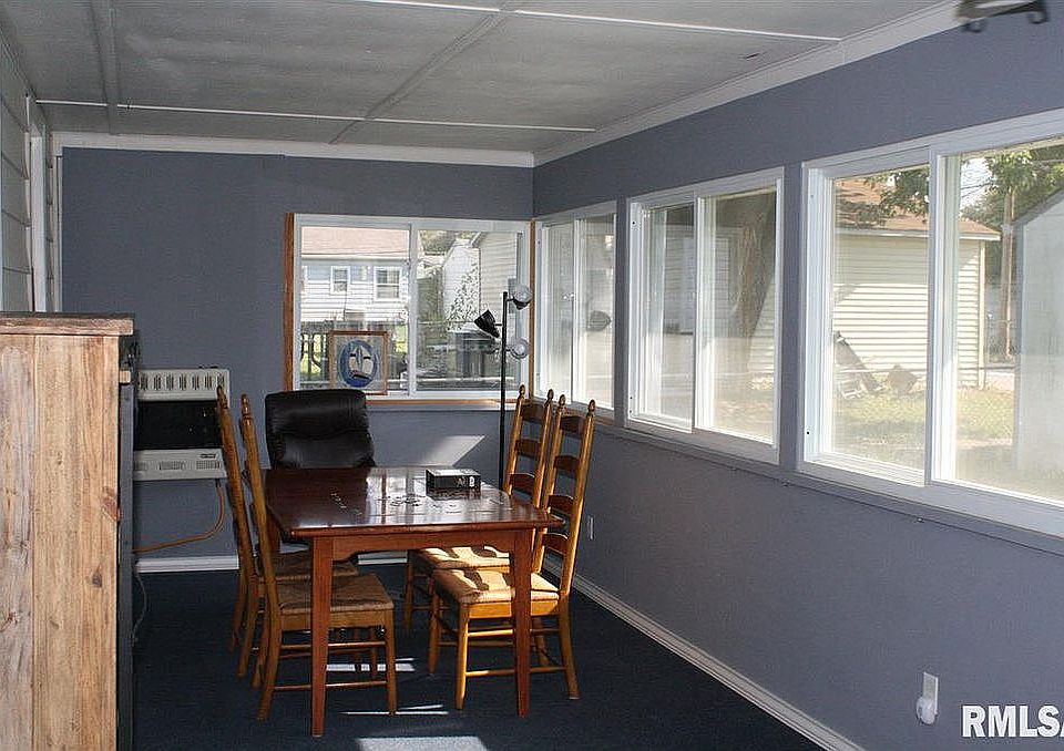 4 Seasons porch with heater
