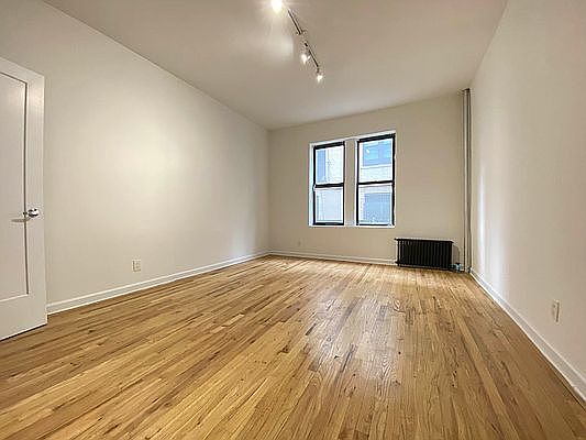 5th image of 326 Saint Johns Pl #B8