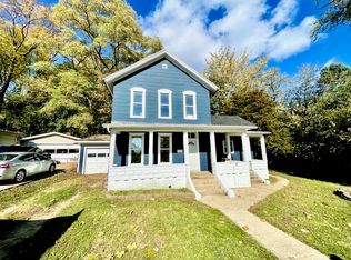 915 4th St, Peru, IL 61354