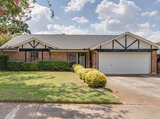 6425 Simmons Rd, North Richland Hills, TX 76182