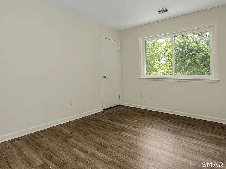 27 Bouton St E — Photo 12
