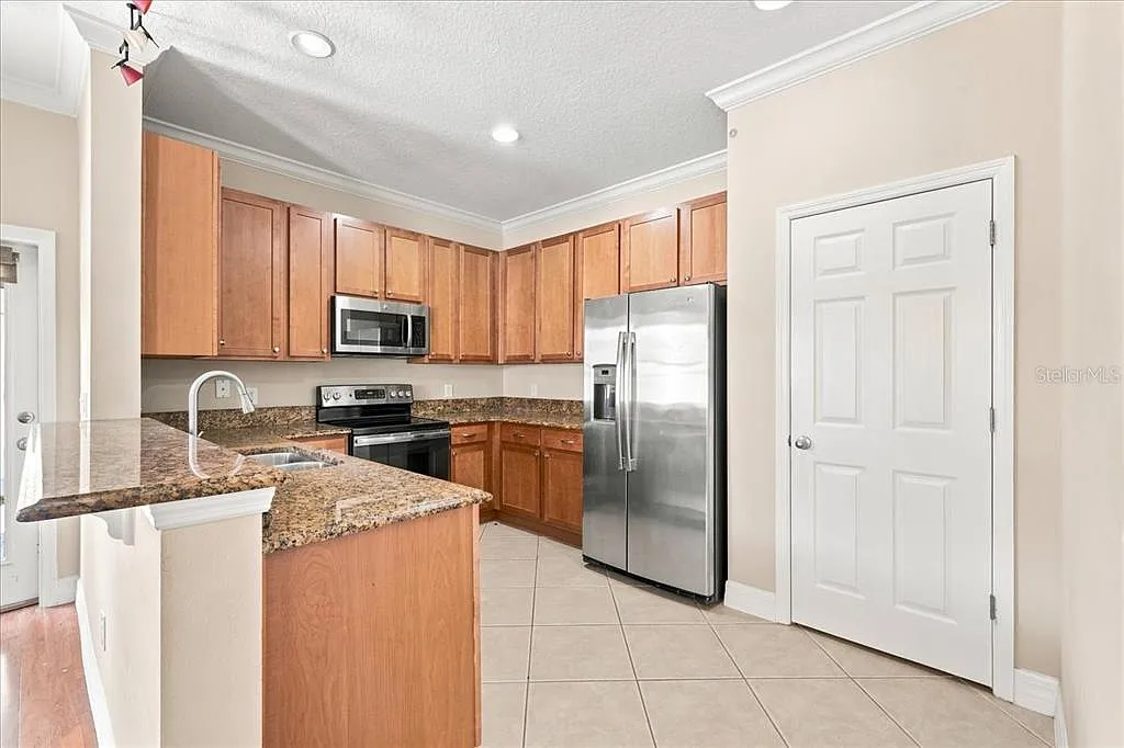 3 bed, 3.0 bath, 1802 sqft, $2,850 — Photo 3