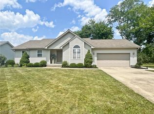34 Cherokee Ln, Columbiana, OH