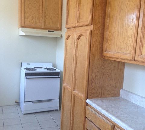 4th image of 887 S New Hampshire Ave