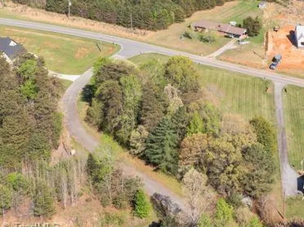 512 S Bunker Hill Rd, Colfax, NC 27235