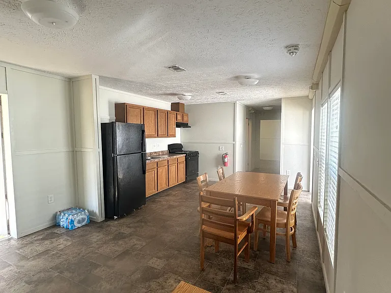 804 Avenue E #4 — Photo 4