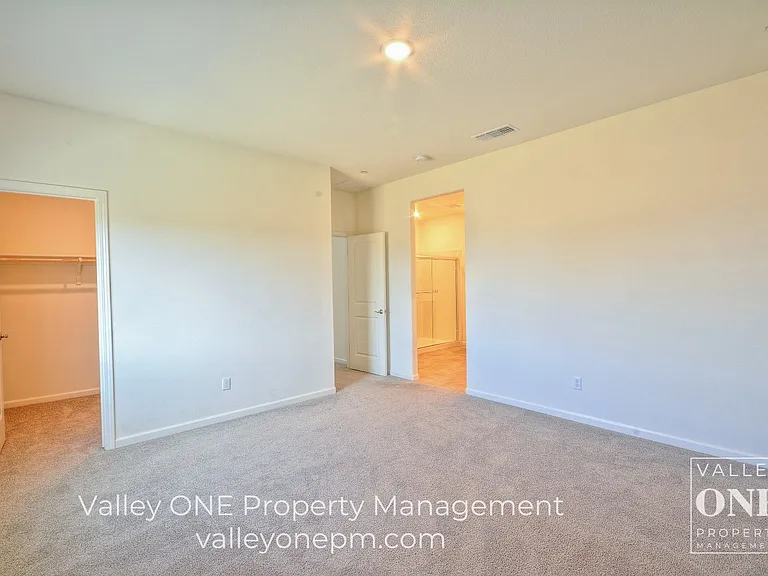 933 Tipton Ln — Photo 34