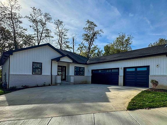 2nd image of 2716 W Woods Edge Dr