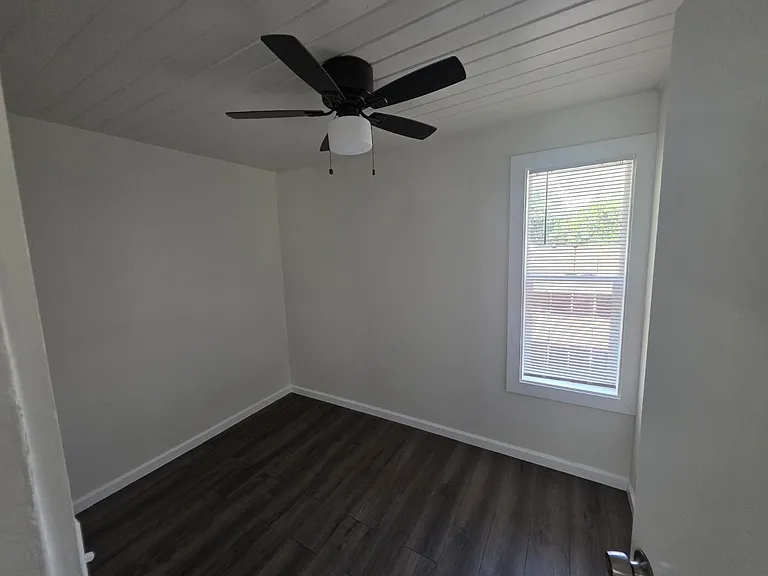 527 Maine St — Photo 8