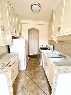 Rented by Safdie Realty Group | media 14