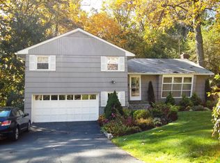 11 Kenneth Rd, White Plains, NY 10605