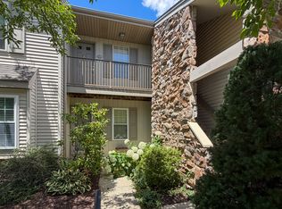 208 Greenview Dr, Lancaster, PA 17601