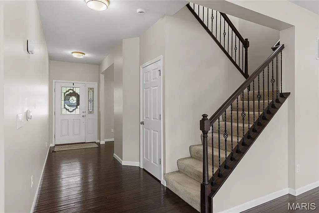 4 bed, 4.0 bath, 3199 sqft, $3,000 — Photo 2