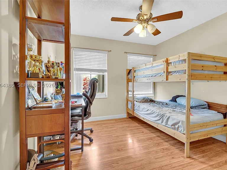 885 Tanglewood Cir #885 — Photo 14
