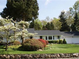 29 Acorn Ln, Stony Brook, NY 11790