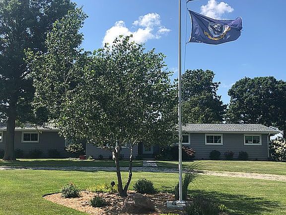 Front yard/ circle drive