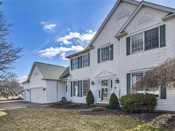 3rd image of 26971 Arbor Ln