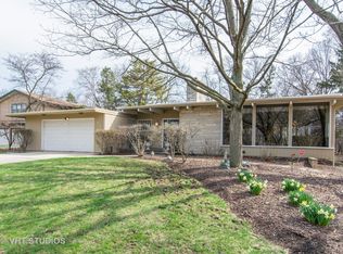6575 Shabbona Rd, Indian Head Park, IL 60525