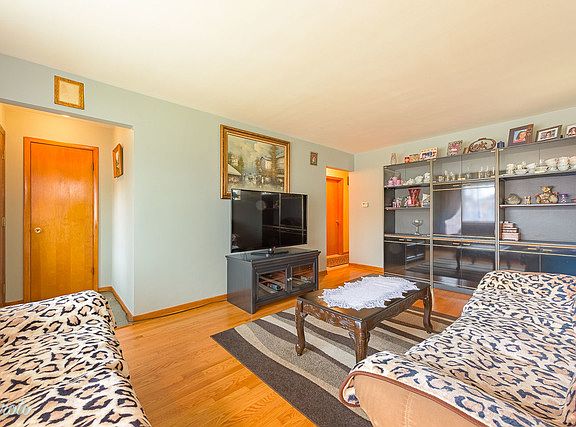 3rd image of 3242 N Neenah Ave
