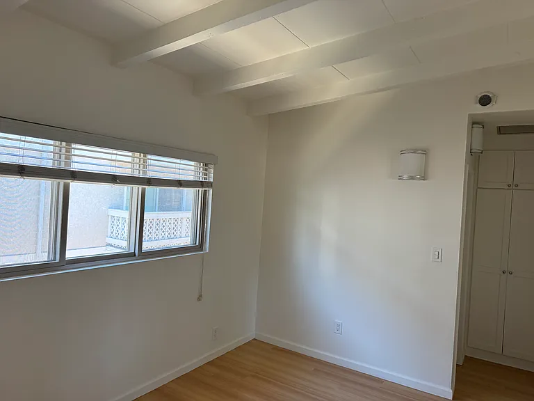 Seabreeze Apartments — Photo 37