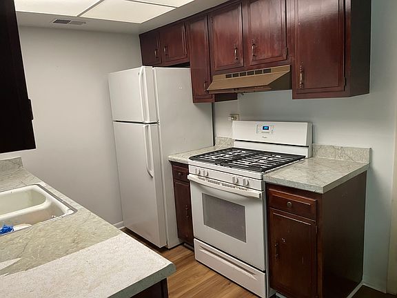 3rd image of 10232 S Kenton Ave APT 201