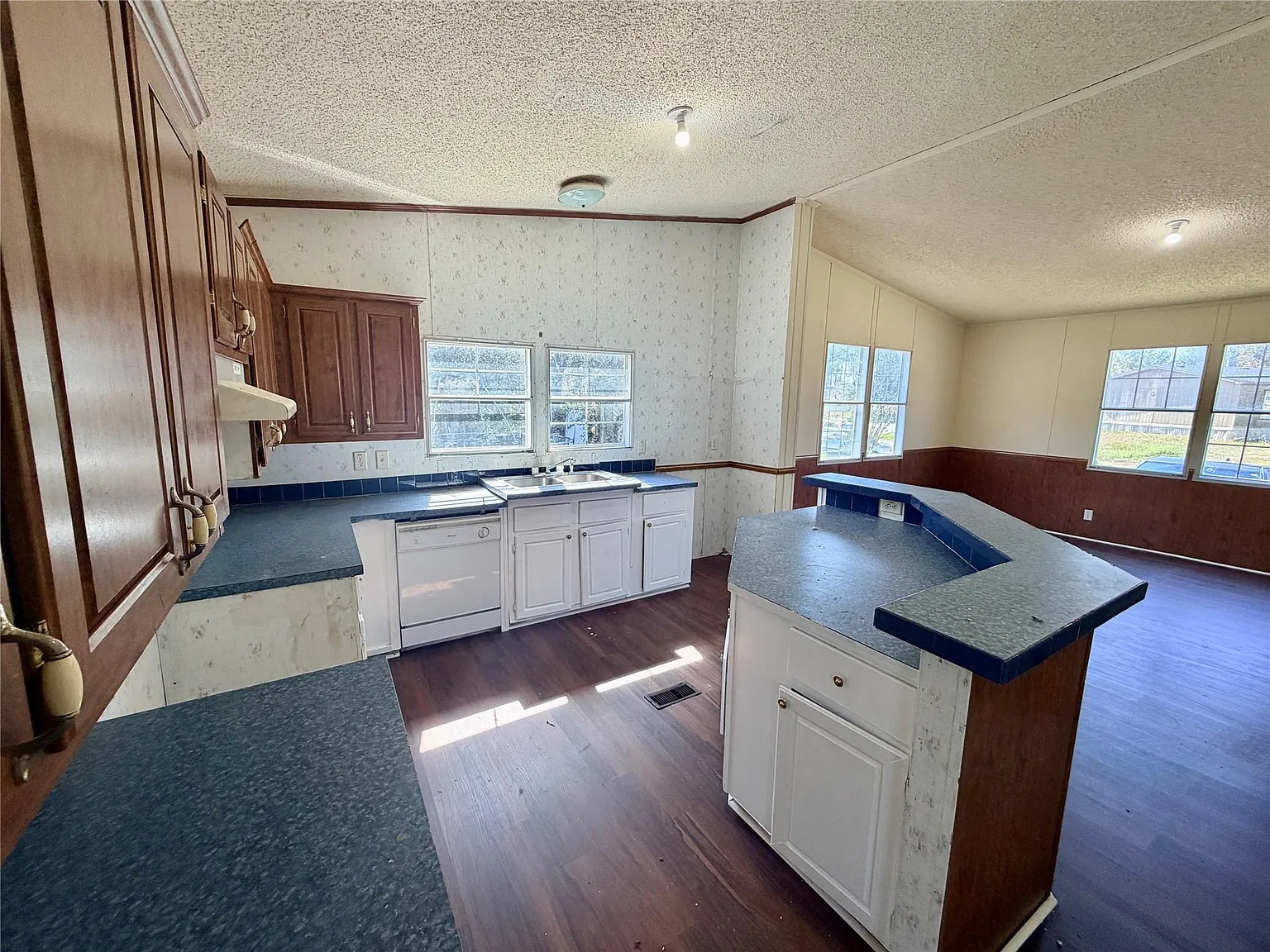 4 bed, 2.0 bath, 1792 sqft, $1,650 — Photo 4