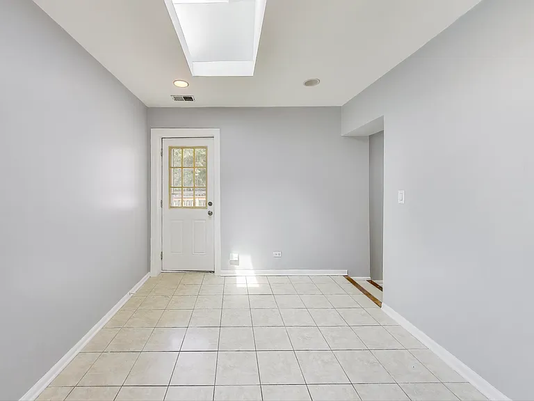 615 The Ln — Photo 9