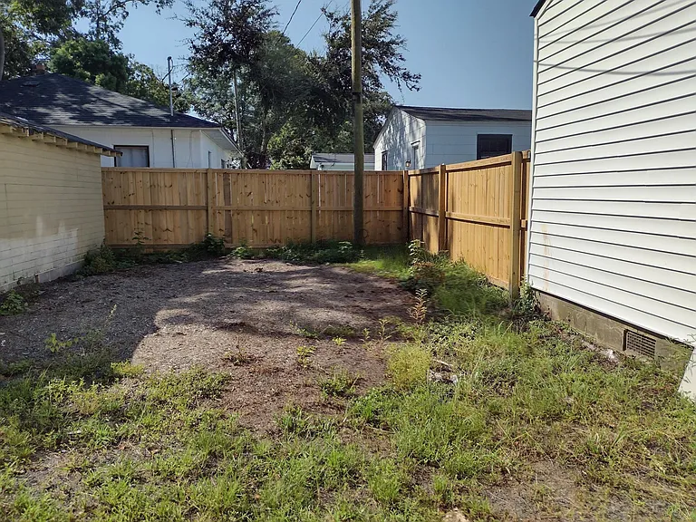 2121 Cosgrove Ave — Photo 21